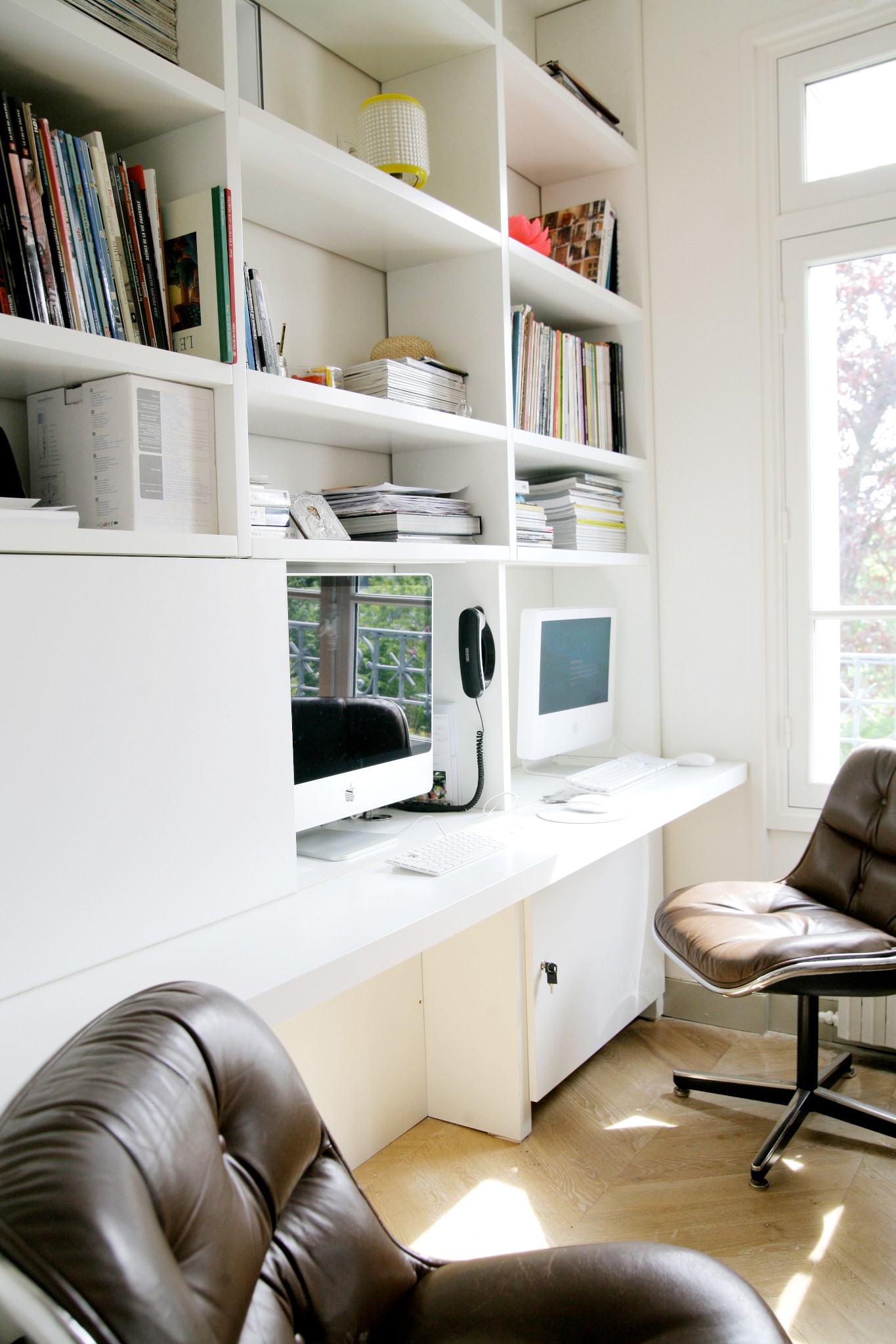 Nonjetable-Bibliothèque-Bureau-sur-Mesure-pour-un-Salon