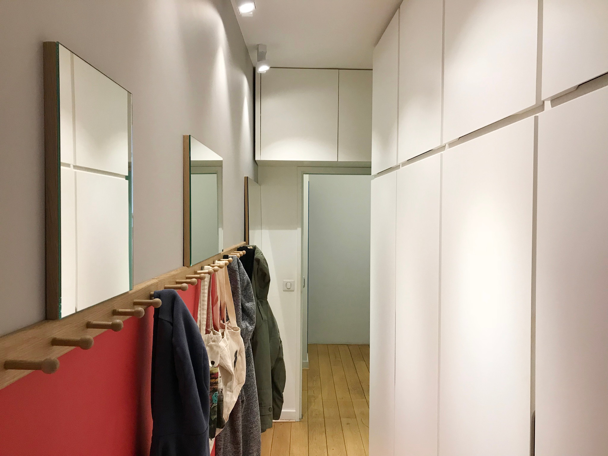 Nonjetable-Corridor-Customized-Mirrors-Coat-Racks-and-Cupboards