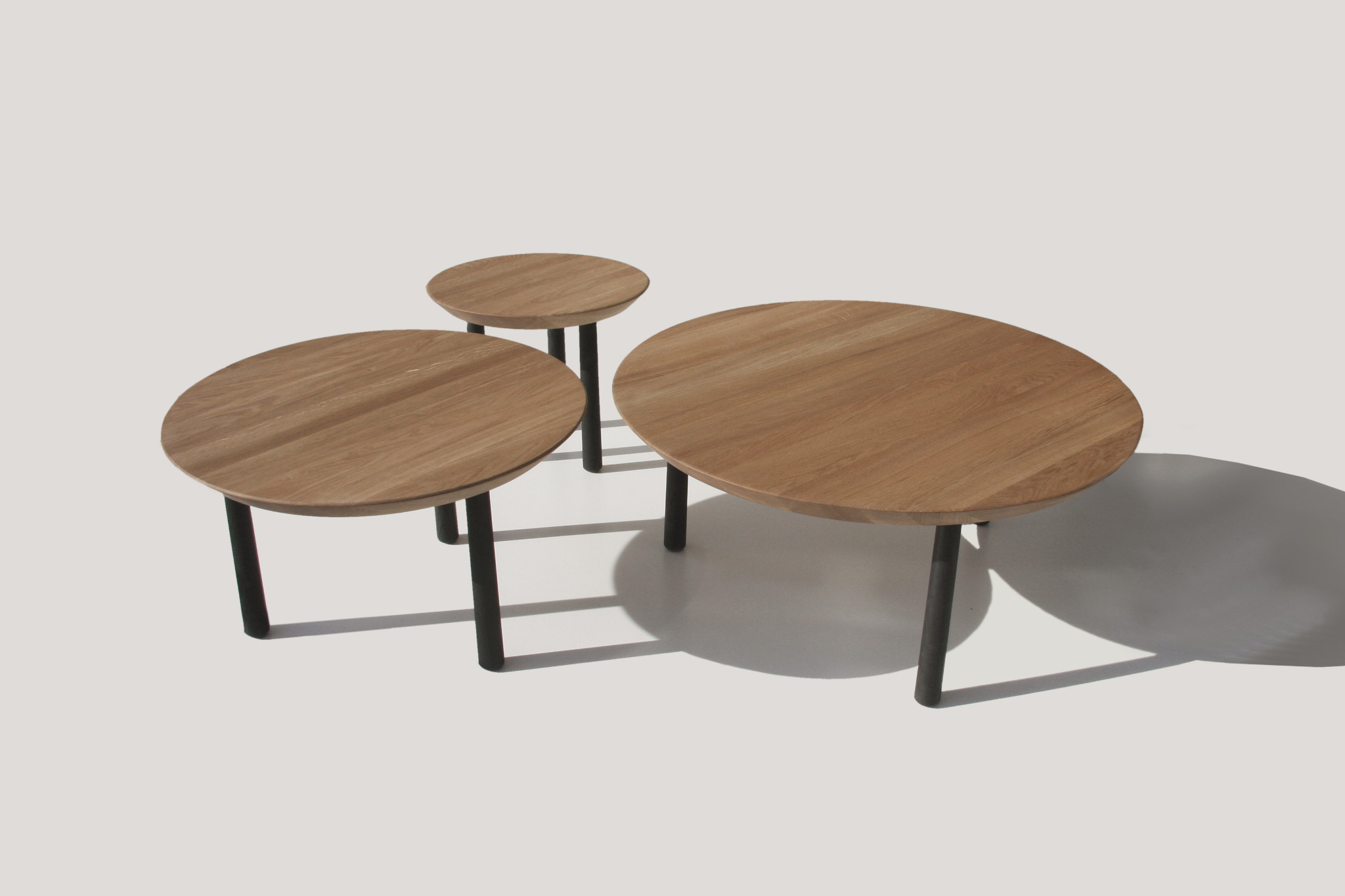 Nonjetable-Round-Solid-Oak-Table-In-Three-Sizes-02