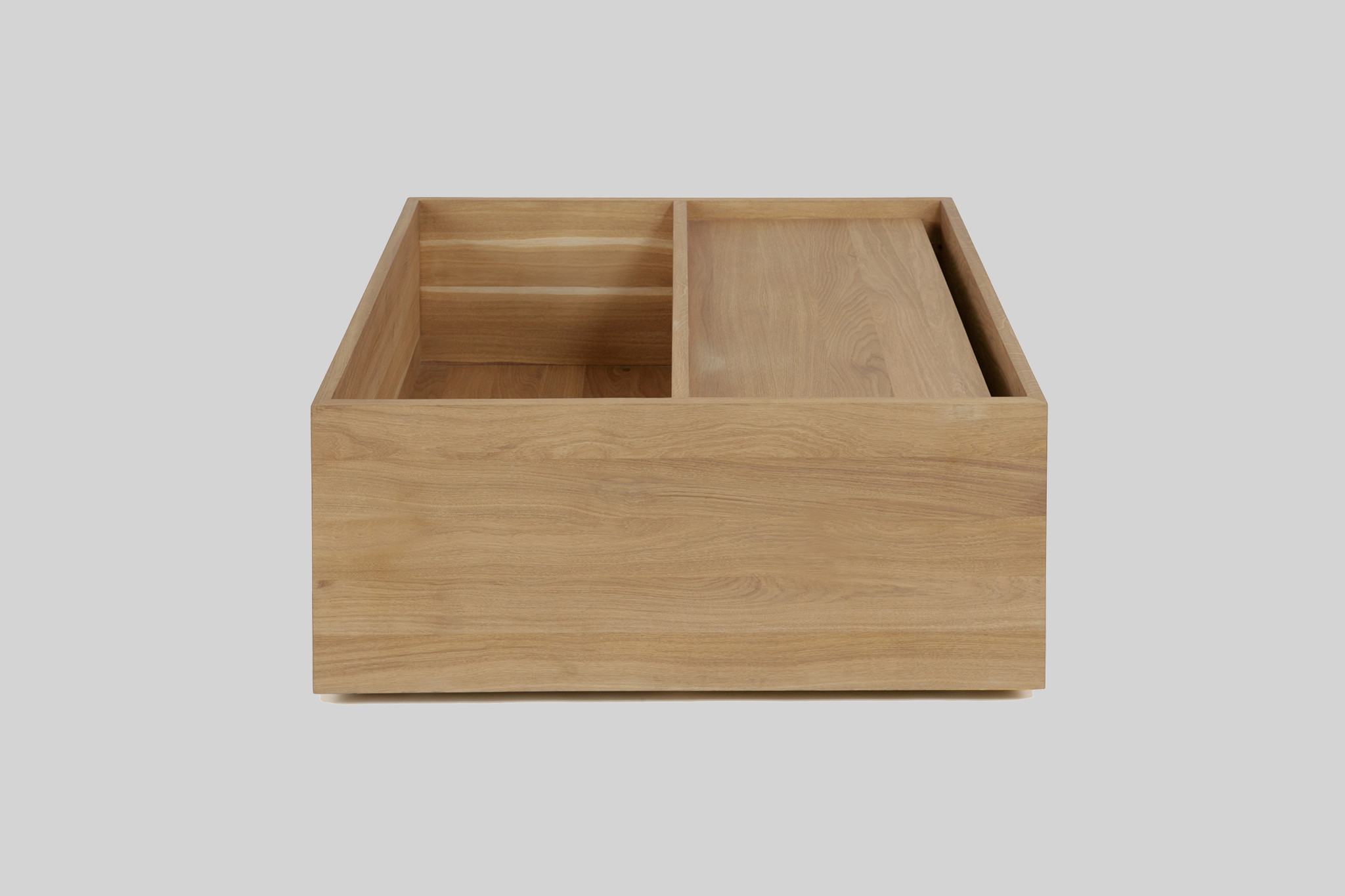 Nonjetable-Square-Solid-Oak-Table-01-Closed