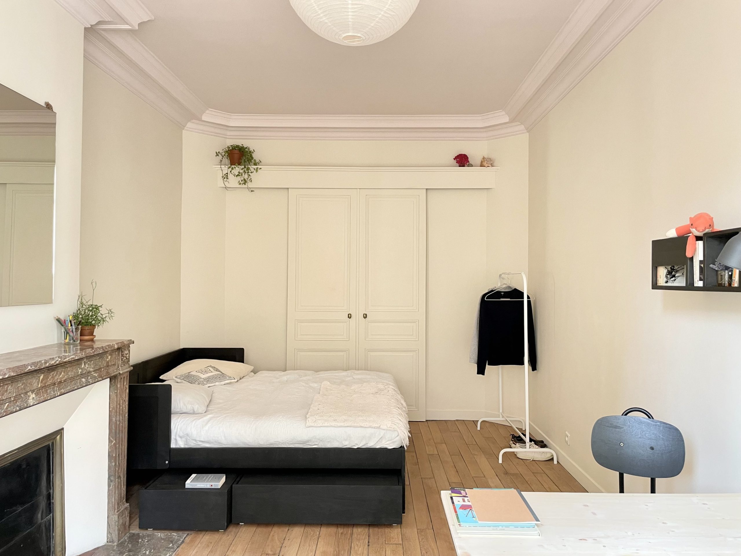 Nonjetable-lit double noir dans chambre colocation