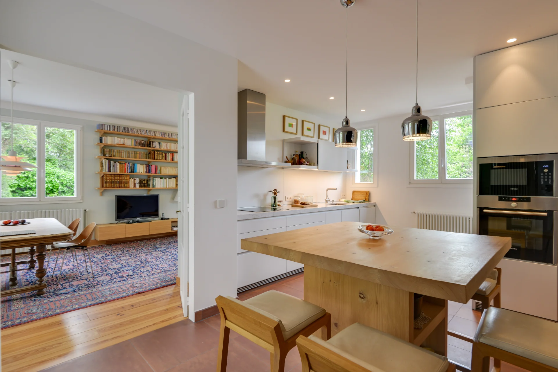 Ilot de cuisine en pin sur mesure réalisé par Nonjetable pour un projet d'architecture